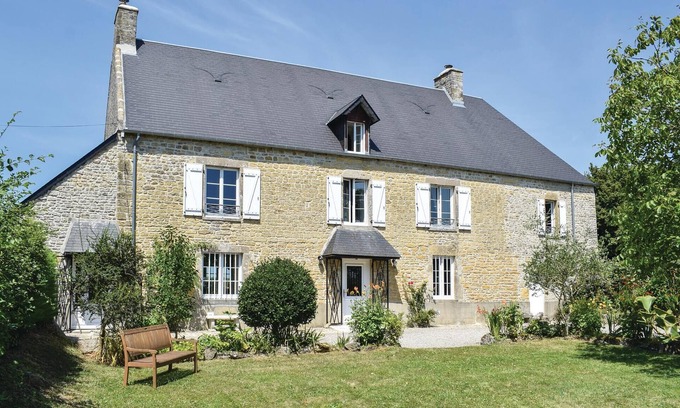 Appeville House | Relaxing Getaway in a Historic House by the English Channel
