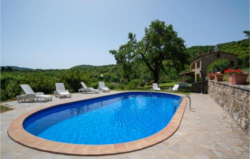 Arcidosso House | Inviting Retreat in Arcidosso with Kitchen & Pool Access