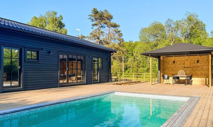 Aspered House | Discover an Exclusive Oasis Surrounded by Nature's Beauty