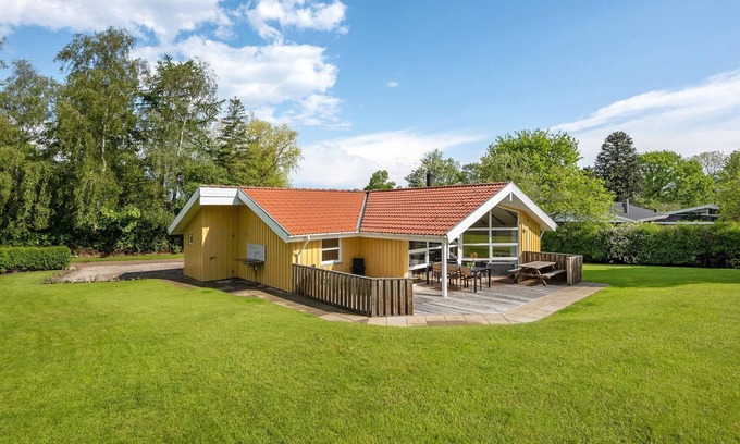 Kettingskov House | Exceptional 4 Bedroom Retreat in Augustenborg with Ocean Views
