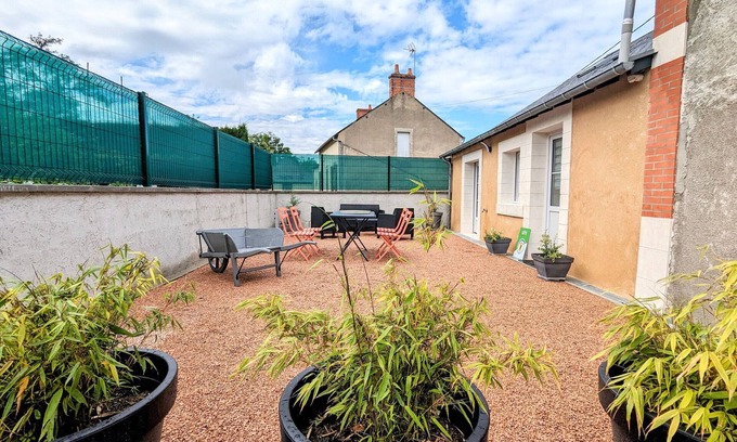 Ardentes Cottage | Gite Ardentes: Family-Friendly Escape with Spa & Kitchen