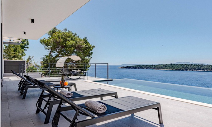 Prizba House | Cozy 2-Bedroom Retreat in Blato with Oceanfront Views