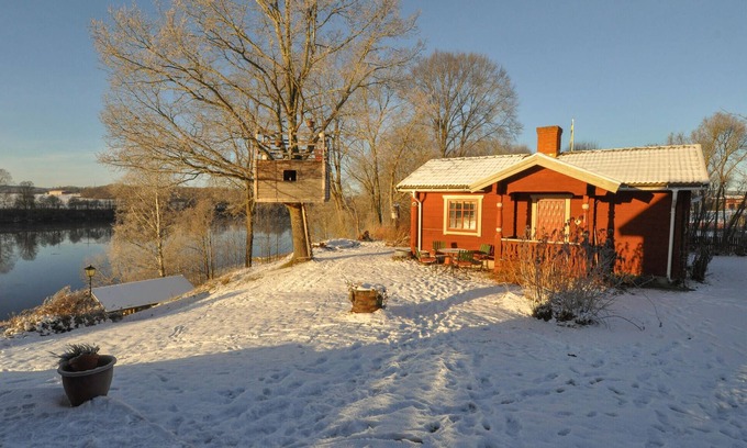 Borlange House | Cozy home in Borlänge with lake view