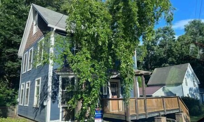 Brattleboro House | Inviting Home in Brattleboro with Spa and Breakfast