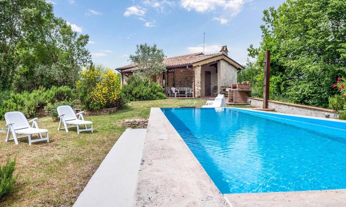 Casaprota House | Cozy 2-Bedroom Retreat in Casaprota with Pool & Spa