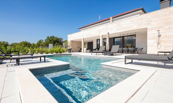 Velika Cista House | Relaxing Getaway with Pool and Spa for Your Vacation