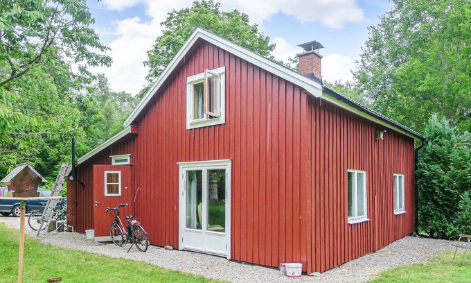 Dals Rostock House | Idyllic Lake View Cottage with Spa & Family-Friendly Amenities