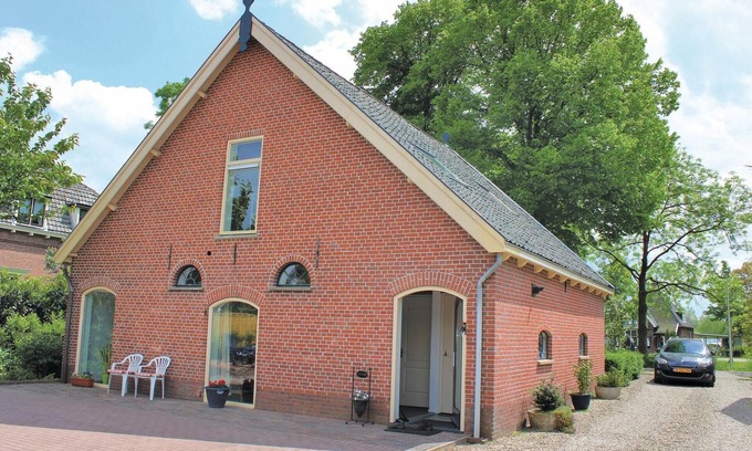 Stadsdam House | Spacious 3 Bedroom Getaway in De Meern with Lake View