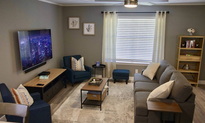 Prosper House | Cozy home in downtown Prosper