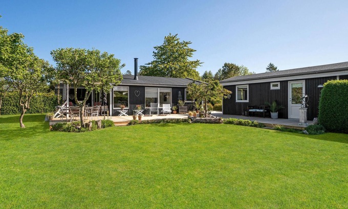Dronningmolle House | Cozy Cottage Steps from Dronningmølle's Sandy Beach