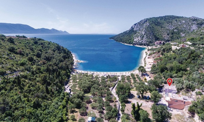 Duba House | Relax in Duba: Cozy Cottage with Ocean and Lake Views