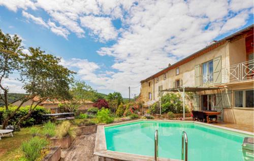 Dun House | Inviting 2 Bedroom Home in Dun with Pool & Pet-Friendly