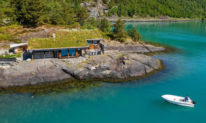 Etne House | Scenic Cottage with Breathtaking Etnefjord Views