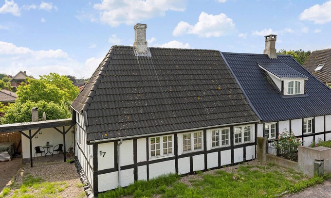 Horne House | Relaxing Retreat in a Half-Timbered House by the Ocean