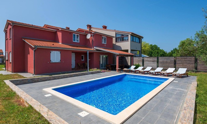 Valbandon House | Inviting Vacation Home with Pool and Ocean View in Valbandon