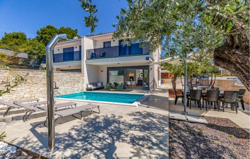 Fazana House | Inviting Home in Fazana with Pool and Family-Friendly Touches