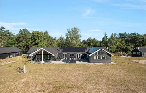 Frederiksvaerk House | Ideal Home in Frederiksværk with Private Pool and Kitchen