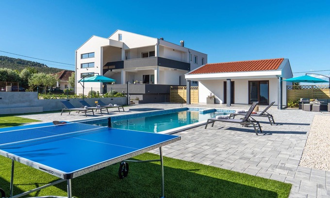 Sveti Filip i Jakov House | Family-Friendly Getaway with Pool and Summer Kitchen