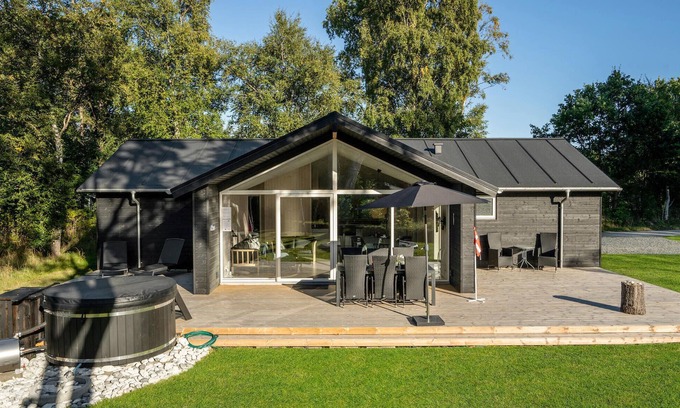 Grena Strand House | Cozy Danish Summer House in Grenaa with Ocean Views