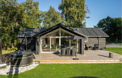 Grena Strand House | Comfortable Home in Grenaa with Family-Friendly Kitchen
