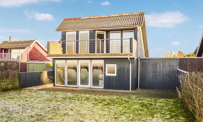 Bork Havn House | Spacious 3 Bedroom Retreat with Ocean Views in Hemmet