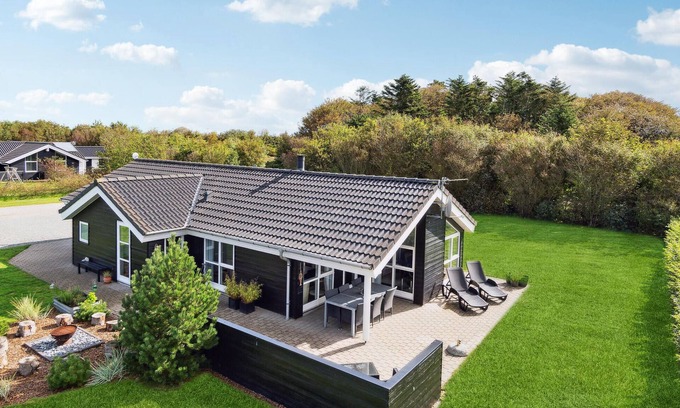 Falen House | Family-Friendly Cottage with Sauna and Lake View Retreat