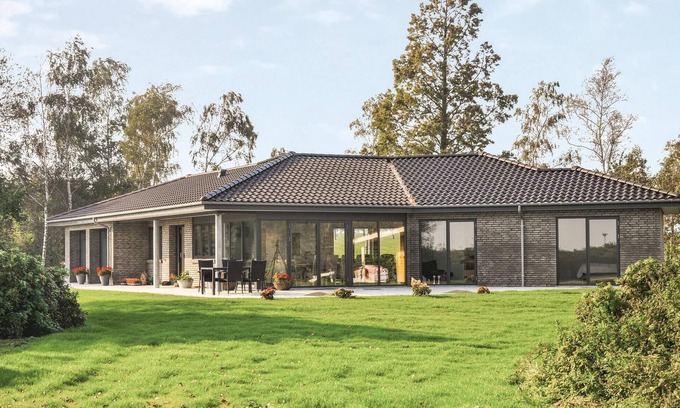 Hesselager House | Relaxing 4 Bedroom Retreat with Ocean View in Hesselager