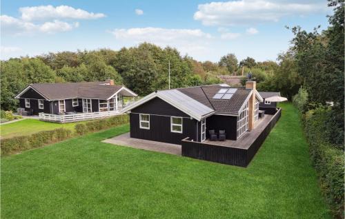 Ristinge House | Inviting Home in Humble with Sauna & Pet-Friendly Perks