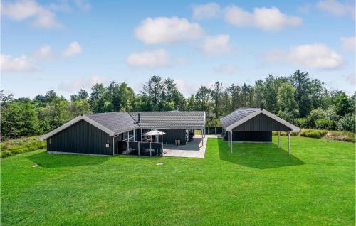 Bratten Strand House | Elevate Your Stay at 5 Bedroom Home in Jerup with Pool
