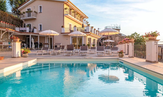 Laureana Cilento House | Inviting Vacation Home with Sea View & Pool for Families
