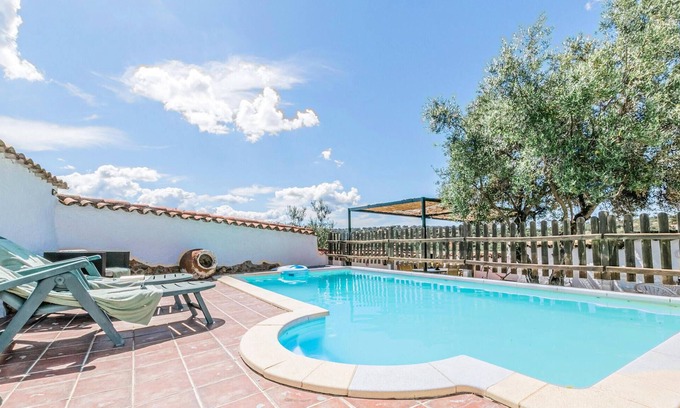 La Cardenchosa House | Relaxing Vacation Home with Private Pool in La Cardenchosa