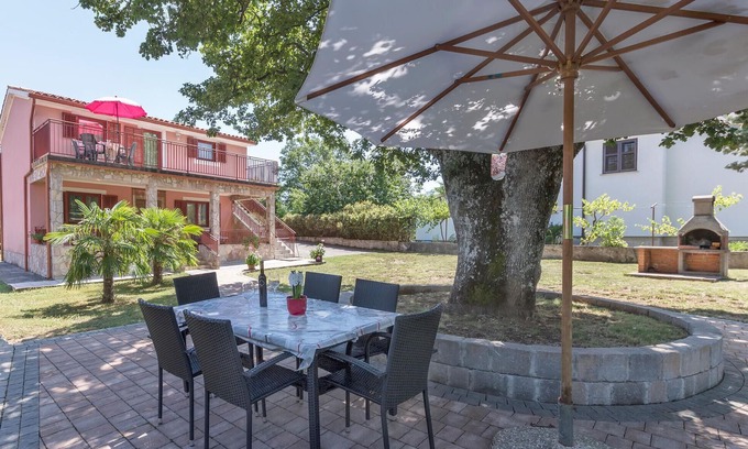 Rogocana House | Comfortable 4 Bedroom Retreat with Spa & Breakfast in Labin