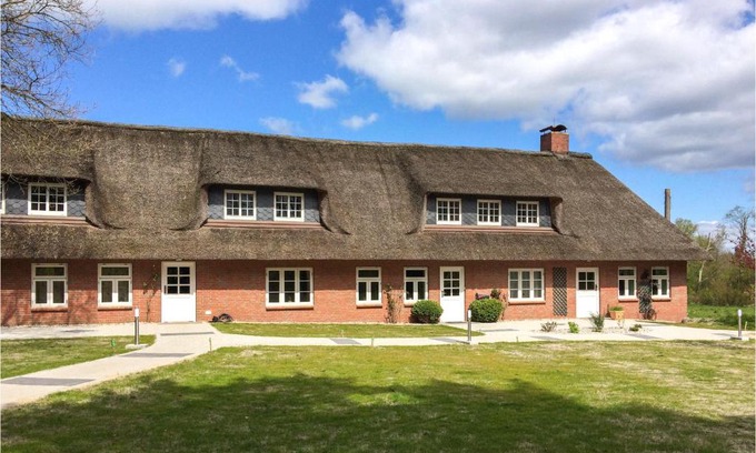 Langenhorn House | Pet-Friendly 2 Bedroom Home in Langenhorn for Families