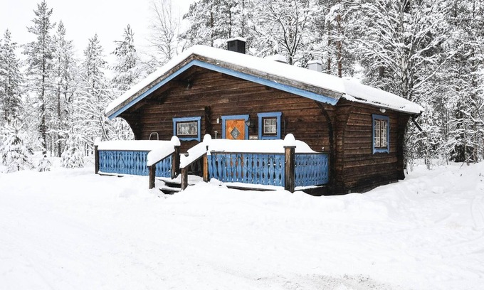 Stoten House | Discover a Cozy Cottage in Rörbäcksnäs with Lake Views