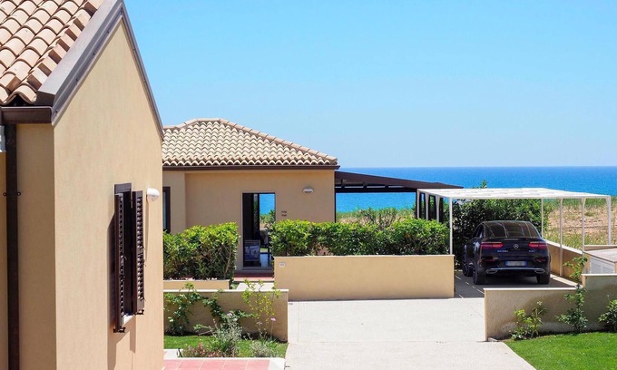 Marina di Modica House | Explore Southern Sicily's Coastal Treasures by the Sea