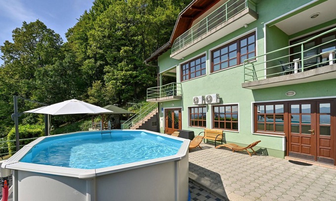 Novi Marof House | Delightful 4-Bedroom Retreat in Scenic Madzarevo