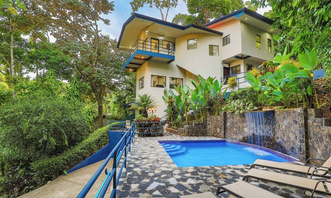 Manuel Antonio House | Relaxing 4BR Retreat in Manuel Antonio with Pool Access