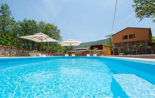 Vrlika House | Cozy Home In Maovice With Sauna