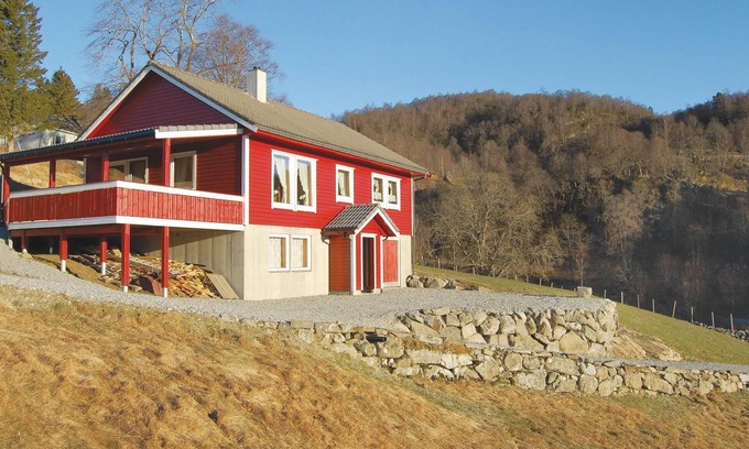 Kvinnherad House | Cozy Retreat Near Lake with Spa and Family Amenities