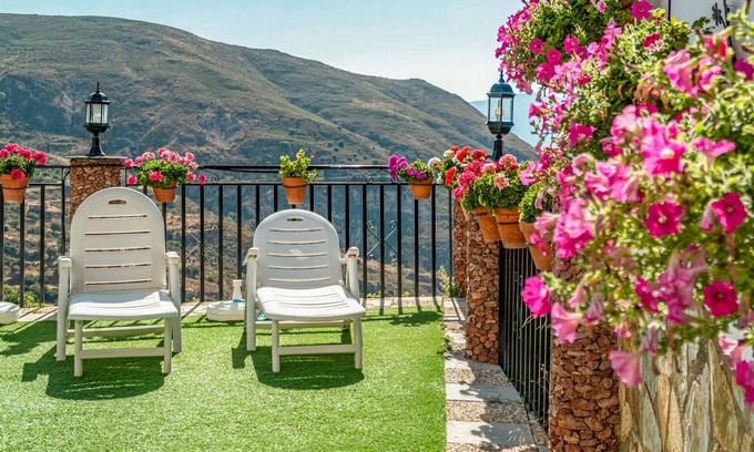Mecina Bombaron House | Cozy 1 Bedroom Getaway in Mecina Bombarón with Pool