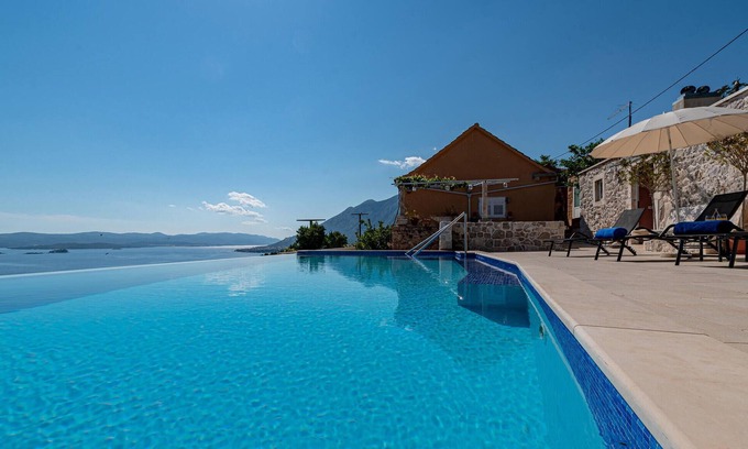 Orebic House | Beautiful Stone House with Pool and Ocean Views in Mokalo