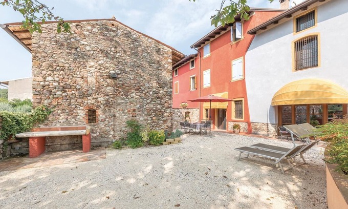 Monzambano House | Comfortable 1 Bedroom Stay with Spa in Monzambano
