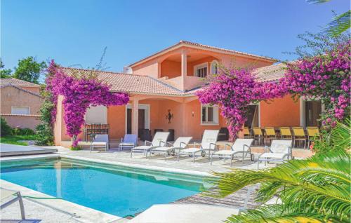 Moriani-Plage House | Relaxing Retreat in Moriani Plage with Wifi & Pool Access