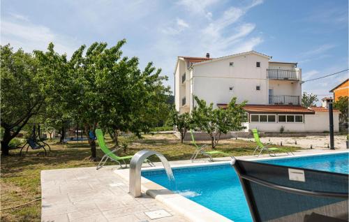 Neoric House | Inviting Home in Neoric with Wifi and Pool Access