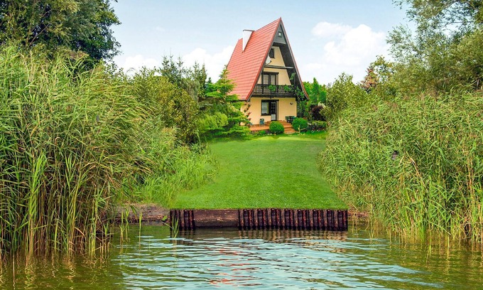 Nowe Warpno House | Relaxing Cottage with Lake View and Spa Amenities Await