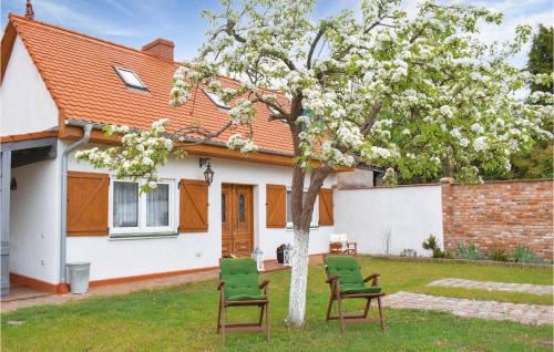 Nowe Warpno House | Charming Home in Nowe Warpno with Kitchen & Family-Friendly Amenities