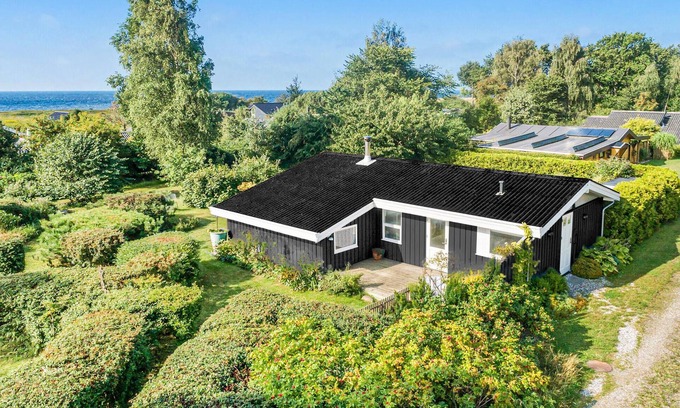 Nysted House | Cozy Cottage Retreat by the Beach in Nysted Countryside