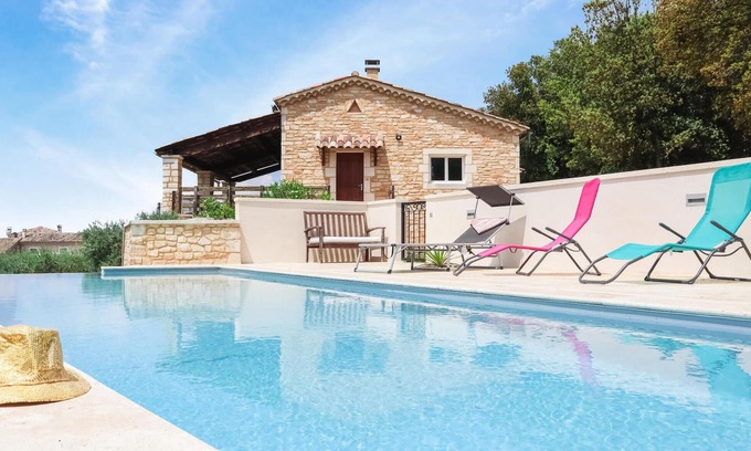 Orgnac-l'Aven House | Relaxing 3 Bedroom Retreat with Pool in Orgnac-l'Aven