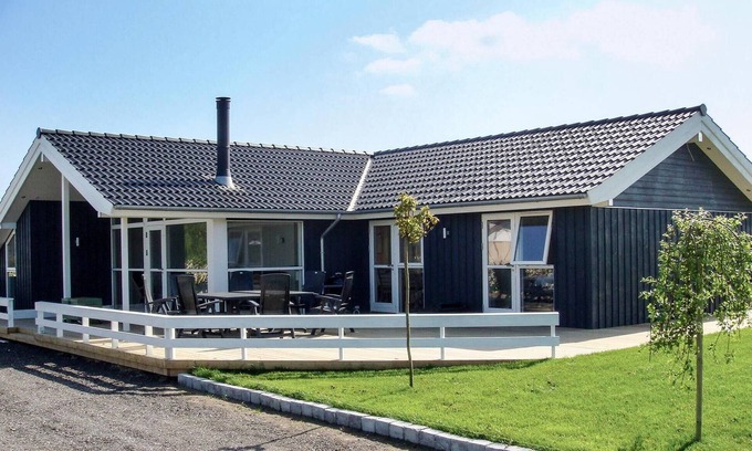 Hasmark Strand House | Cozy Beach House with Oceanfront Views and Family Fun