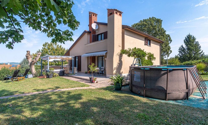 Pazin House | Inviting Holiday Home with Pool for Unforgettable Getaways